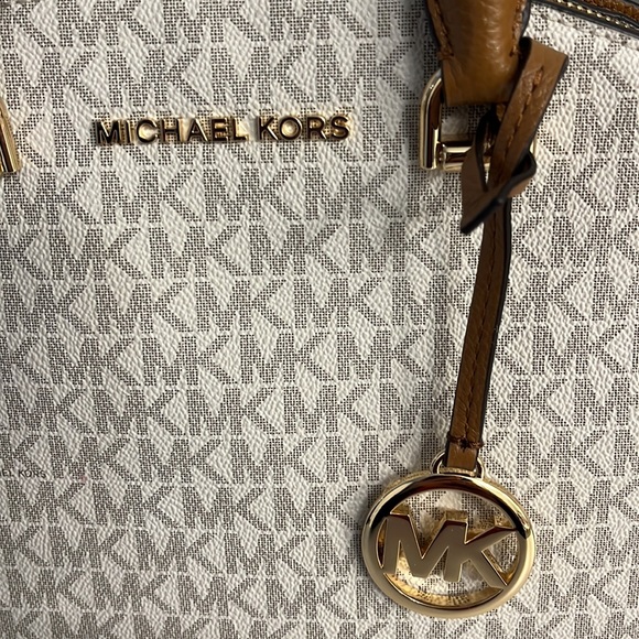 MICHAEL KORS Maxine Vanilla/Acorn MK Dome Satchel Handbag - Picture 2 of 10